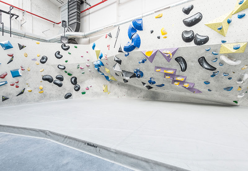 Bouldern statt Büffeln Im Stuntwerk erwarten dich kreative Routen und Herausforderungen, die regelmäßig wechseln.
