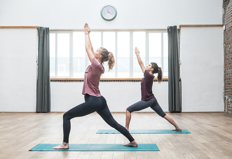 Prüfungsstress? Innere Balance und Erholung nach einem langen Tag. Egal ob Anfänger:in oder Fortgeschritten - roll deine Matte aus und finde deine Entspannung.